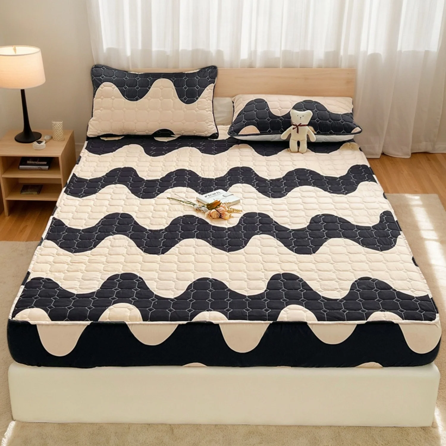 Black & Beige Wave Soft Mattress Toppers,Breathable Matress Protector - 2 Pillowcases + 1 Mattress Cover Ultimate Bed Protection, Durable & Breathable, Waterproof & Sweat-Absorbent, All-Season Use